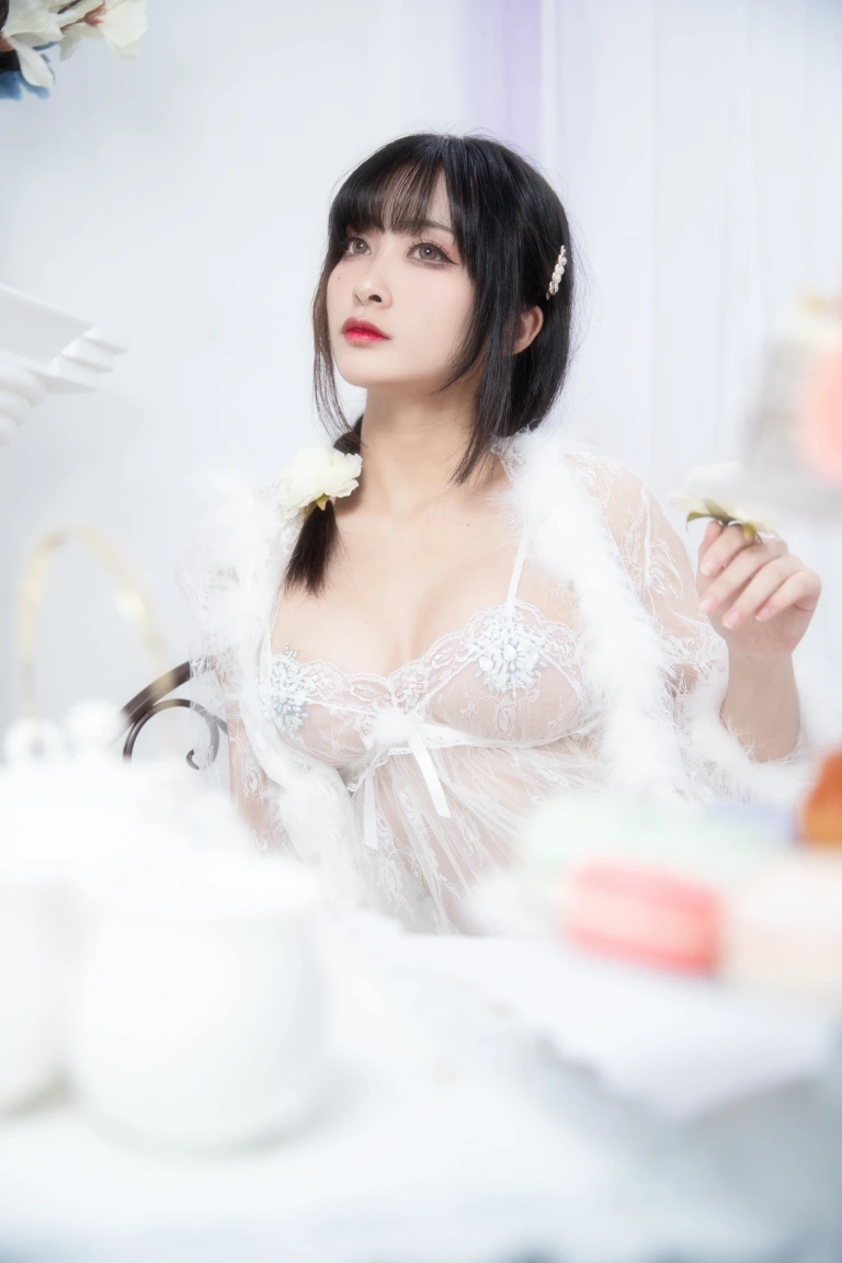洛璃LoLiSAMA《蛋糕》主题写真：25张全套美图，含2个视频