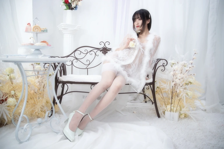 洛璃LoLiSAMA《蛋糕》主题写真：25张全套美图，含2个视频