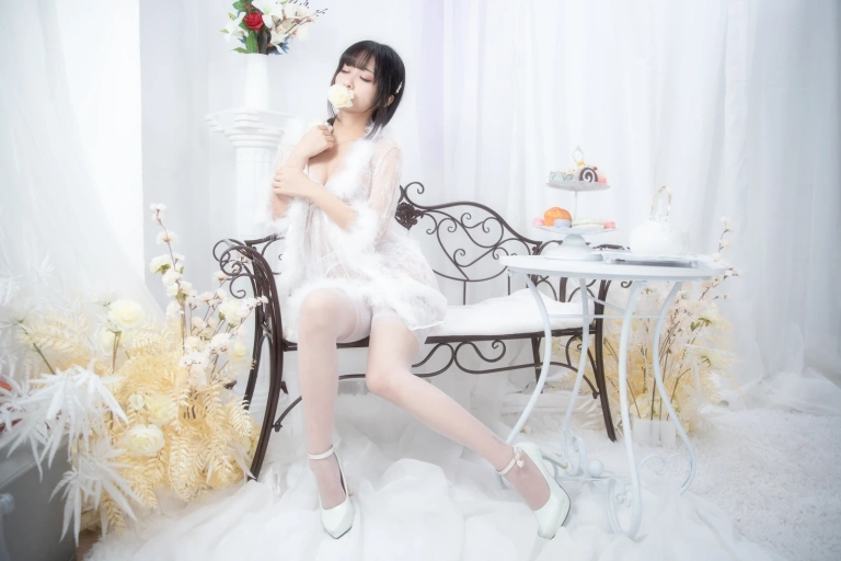洛璃LoLiSAMA《蛋糕》主题写真：25张全套美图，含2个视频