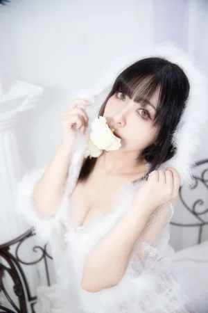 洛璃LoLiSAMA《蛋糕》主题写真：25张全套美图，含2个视频