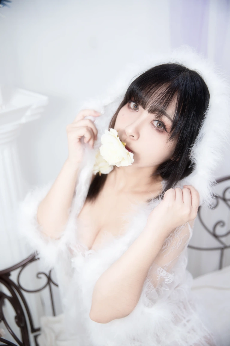 洛璃LoLiSAMA《蛋糕》主题写真：25张全套美图，含2个视频