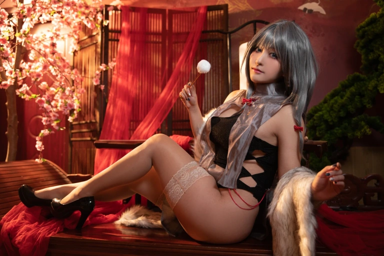 洛璃LoLiSAMA《22年10月舰长写真 碧蓝航线 卡律布狄斯》主题写真：54张全套美图