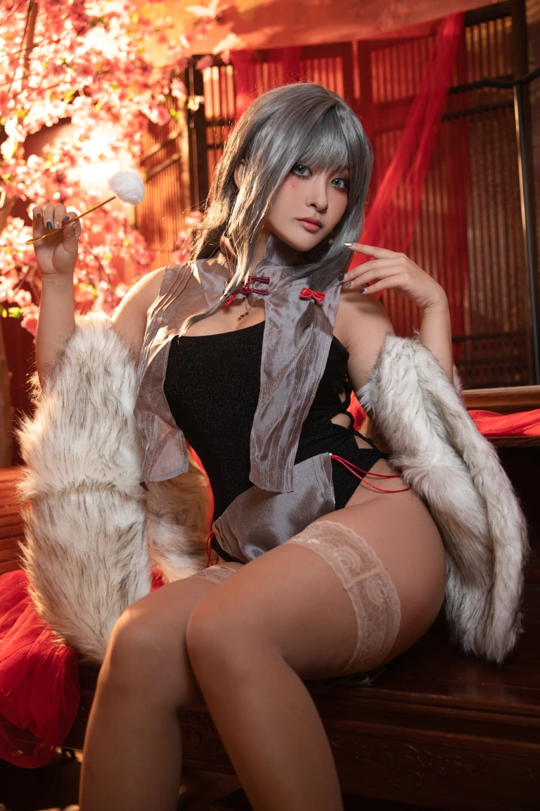 洛璃LoLiSAMA《22年10月舰长写真 碧蓝航线 卡律布狄斯》主题写真：54张全套美图