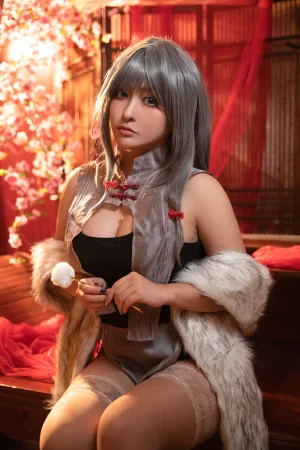 洛璃LoLiSAMA《22年10月舰长写真 碧蓝航线 卡律布狄斯》主题写真：54张全套美图