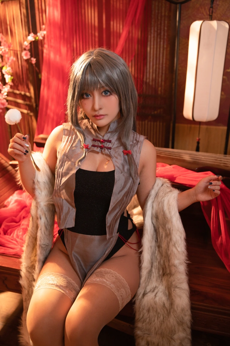 洛璃LoLiSAMA《22年10月舰长写真 碧蓝航线 卡律布狄斯》主题写真：54张全套美图