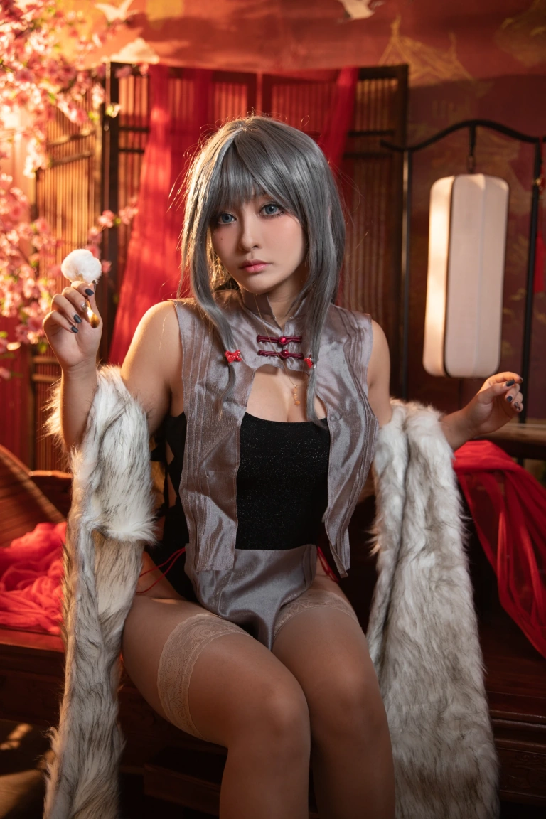 洛璃LoLiSAMA《22年10月舰长写真 碧蓝航线 卡律布狄斯》主题写真：54张全套美图