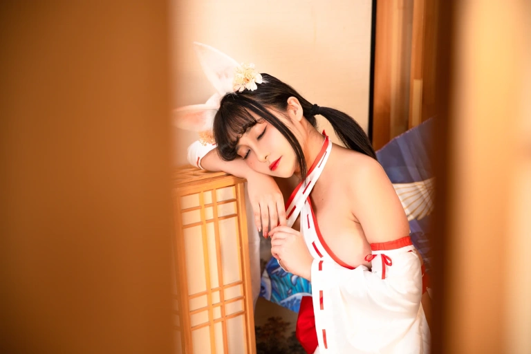 洛璃LoLiSAMA《巫女2.0》主题写真：78张全套美图