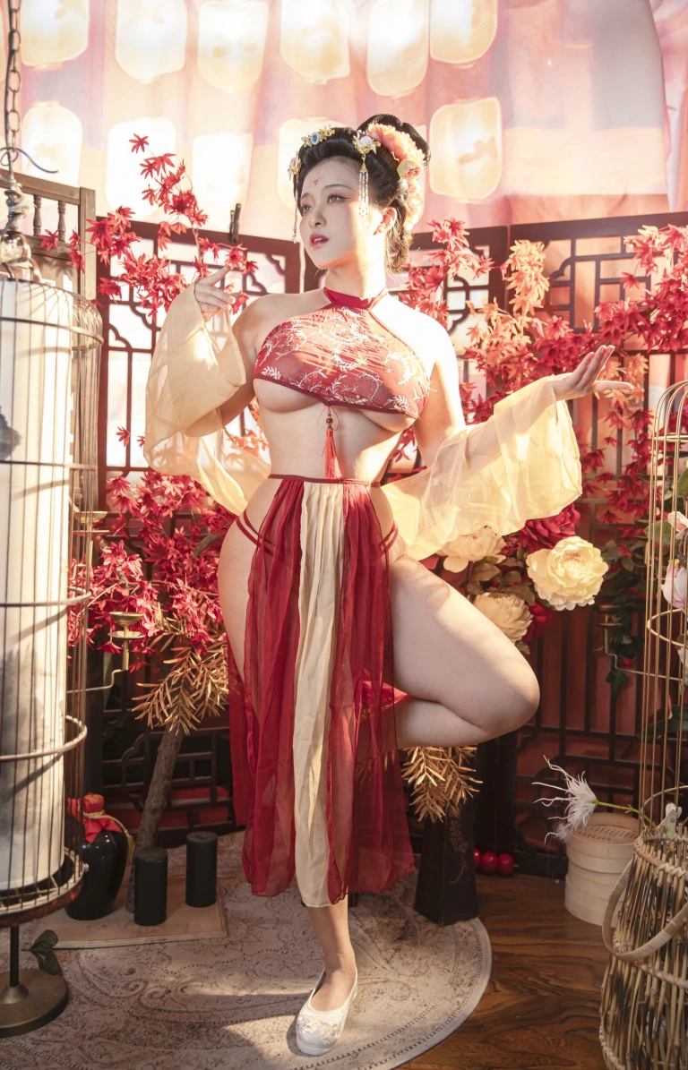 洛璃LoLiSAMA《贵妃》主题写真：42张全套美图