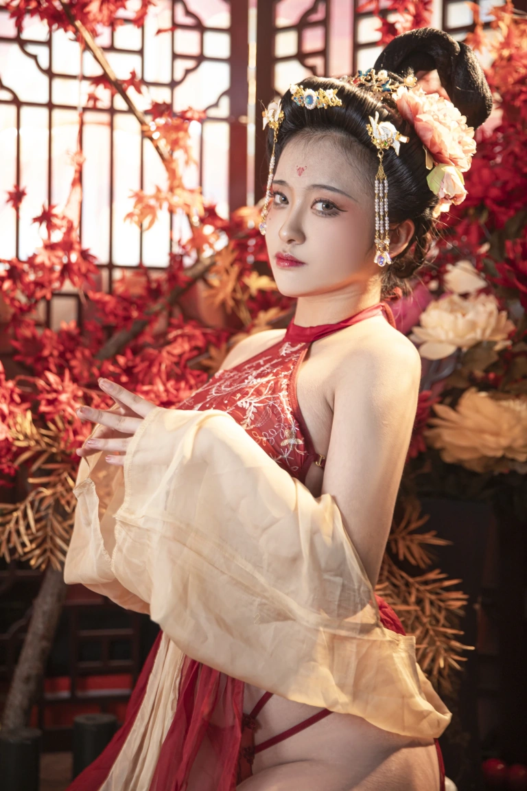 洛璃LoLiSAMA《贵妃》主题写真：42张全套美图