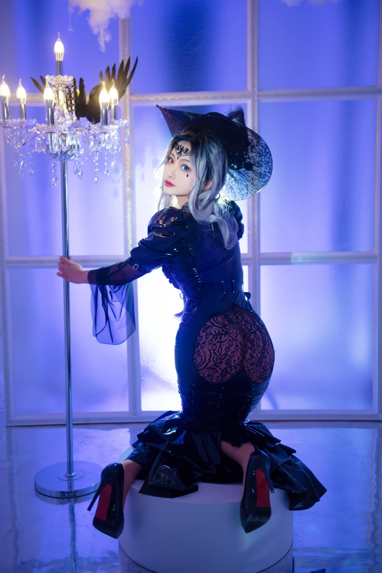 洛璃LoLiSAMA《魔女莉莉丝》主题写真：74张全套美图