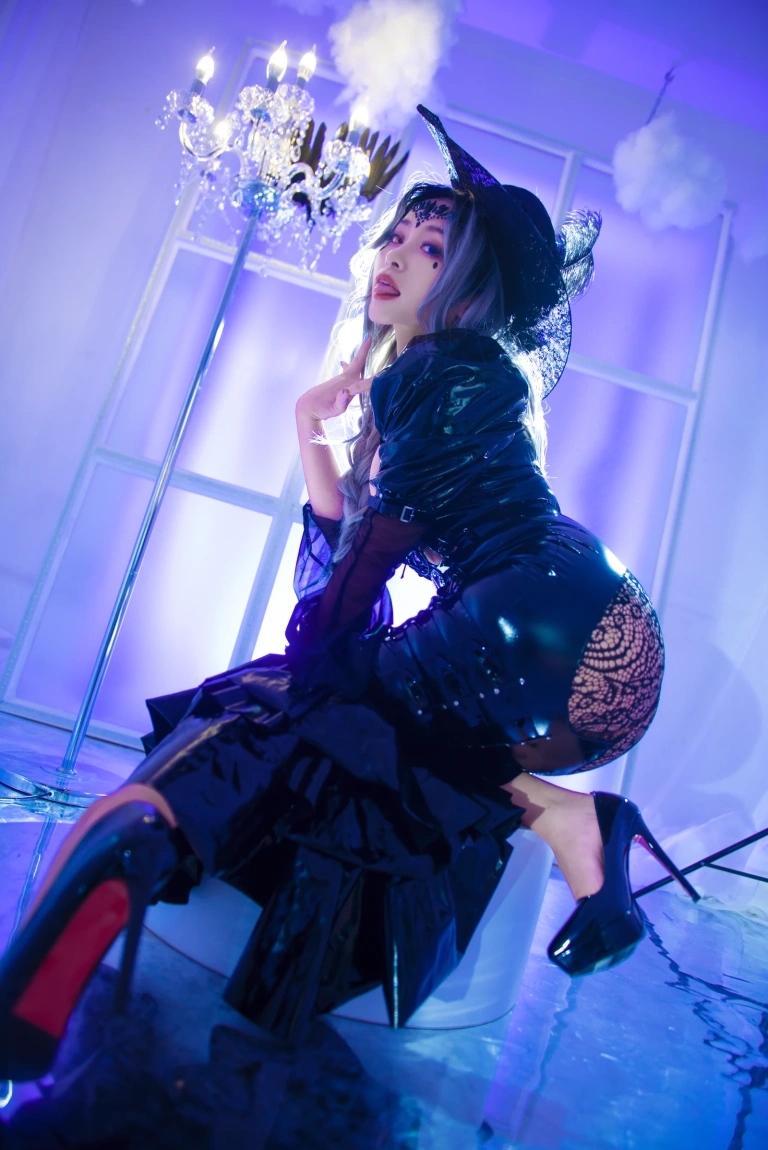洛璃LoLiSAMA《魔女莉莉丝》主题写真：74张全套美图