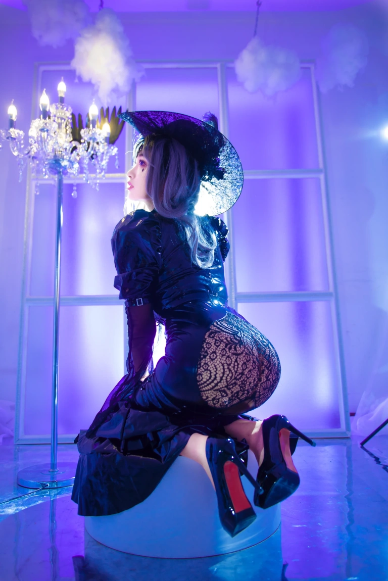 洛璃LoLiSAMA《魔女莉莉丝》主题写真：74张全套美图
