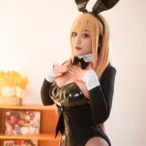 洛璃LoLiSAMA《喜多川海梦兔女郎》主题写真：32张全套美图