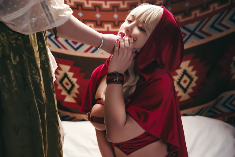 洛璃LoLiSAMA《暗黑小红帽》主题写真：88张全套美图
