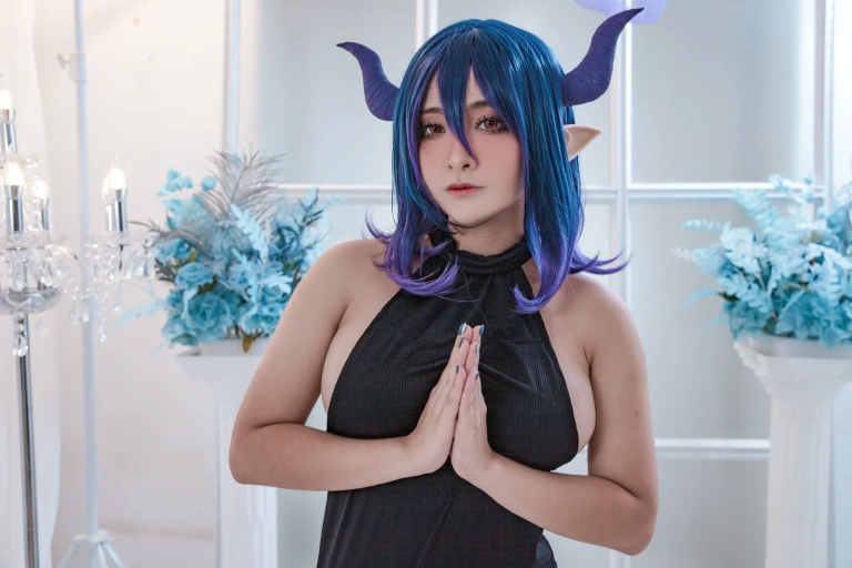 洛璃LoLiSAMA《九月舰长《维尔梅》》主题写真：64张全套美图