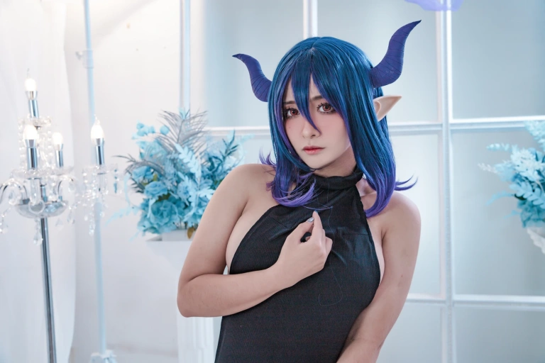 洛璃LoLiSAMA《九月舰长《维尔梅》》主题写真：64张全套美图