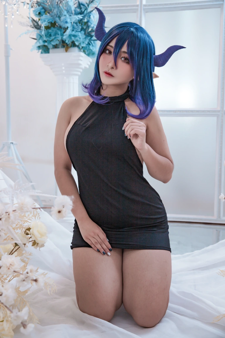 洛璃LoLiSAMA《九月舰长《维尔梅》》主题写真：64张全套美图