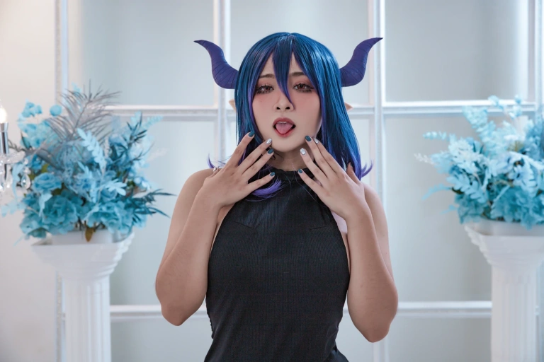 洛璃LoLiSAMA《九月舰长《维尔梅》》主题写真：64张全套美图