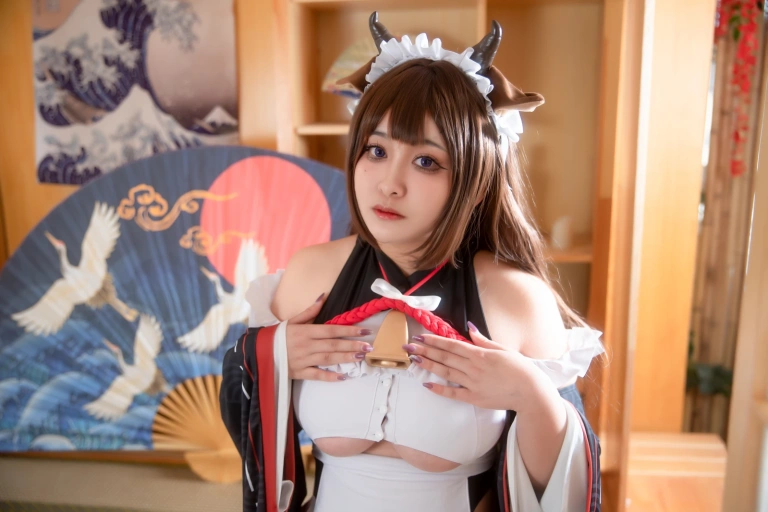 洛璃LoLiSAMA《樫野 迷糊女仆》主题写真：64张全套美图