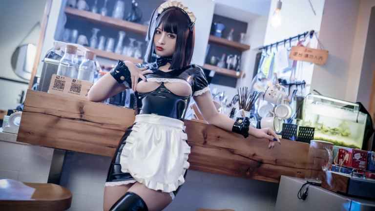 洛璃LoLiSAMA《半球女仆》主题写真：38张全套美图