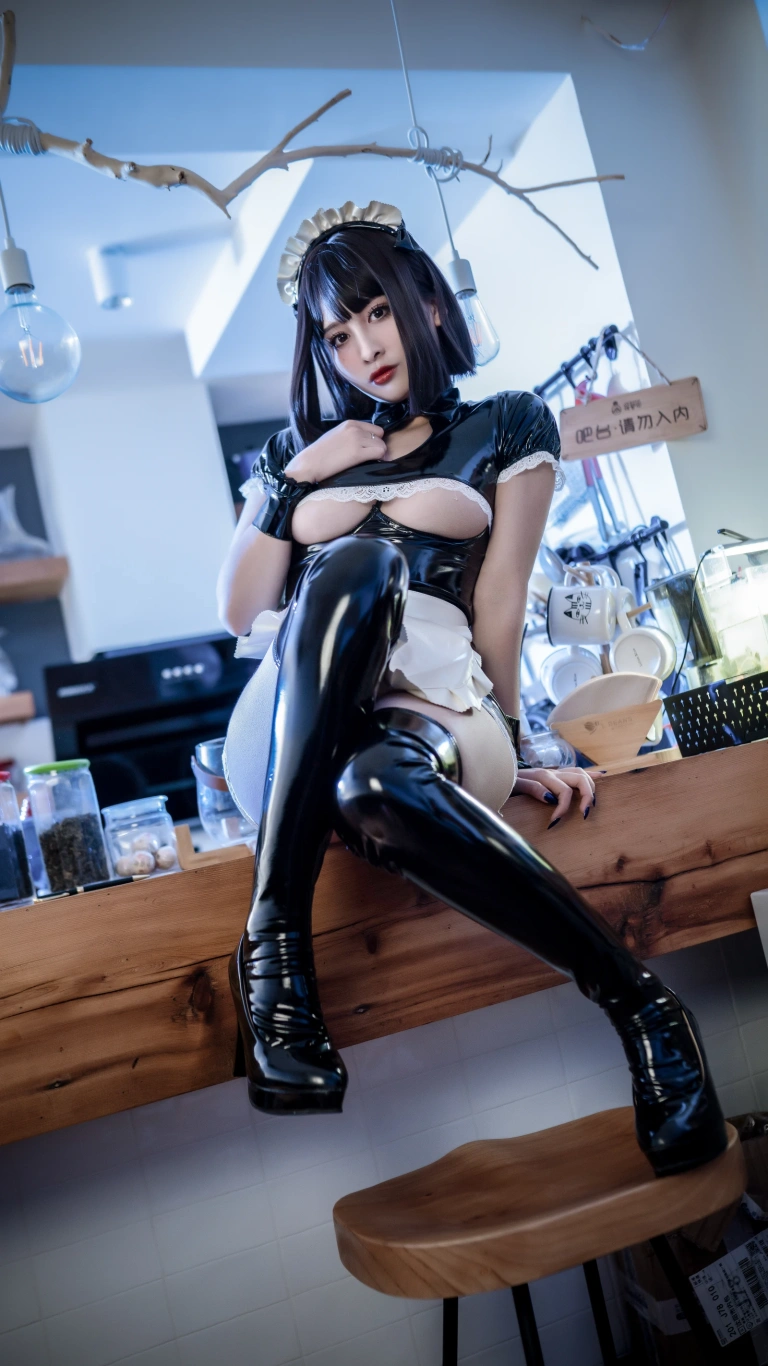 洛璃LoLiSAMA《半球女仆》主题写真：38张全套美图