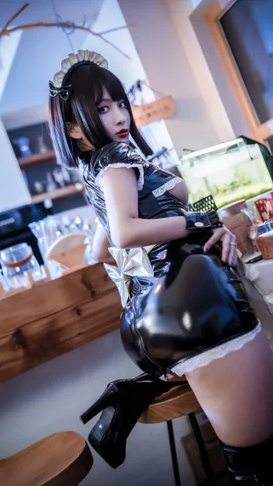 洛璃LoLiSAMA《半球女仆》主题写真：38张全套美图