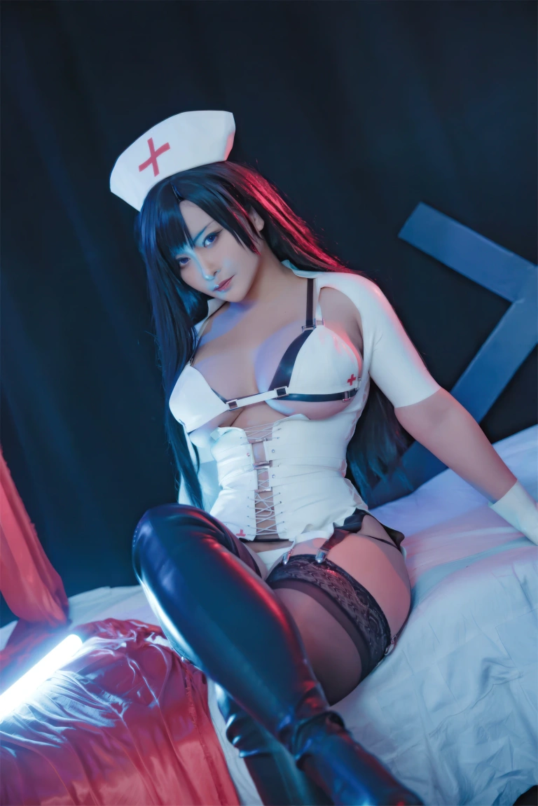 洛璃LoLiSAMA《蒂法护士》主题写真：65张全套美图