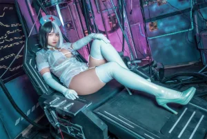 洛璃LoLiSAMA《透明护士》主题写真：37张全套美图