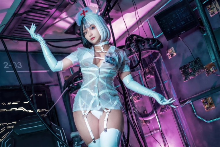 洛璃LoLiSAMA《透明护士》主题写真：37张全套美图