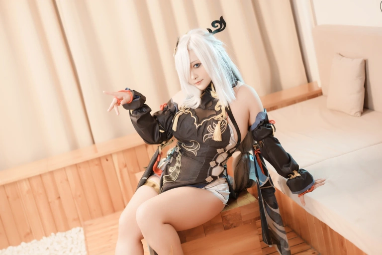 洛璃LoLiSAMA《申鹤》主题写真：83张全套美图，含1个视频