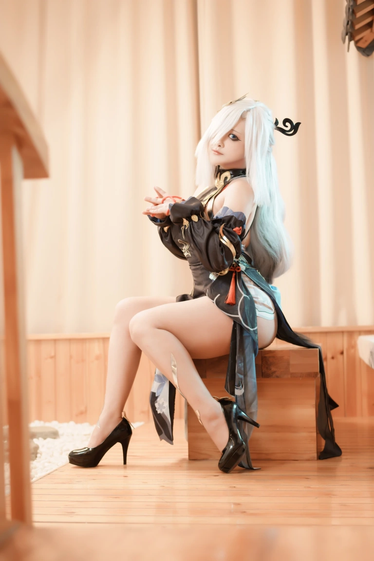 洛璃LoLiSAMA《申鹤》主题写真：83张全套美图，含1个视频
