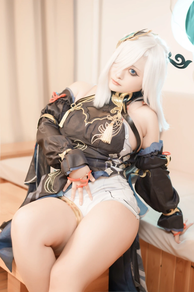 洛璃LoLiSAMA《申鹤》主题写真：83张全套美图，含1个视频
