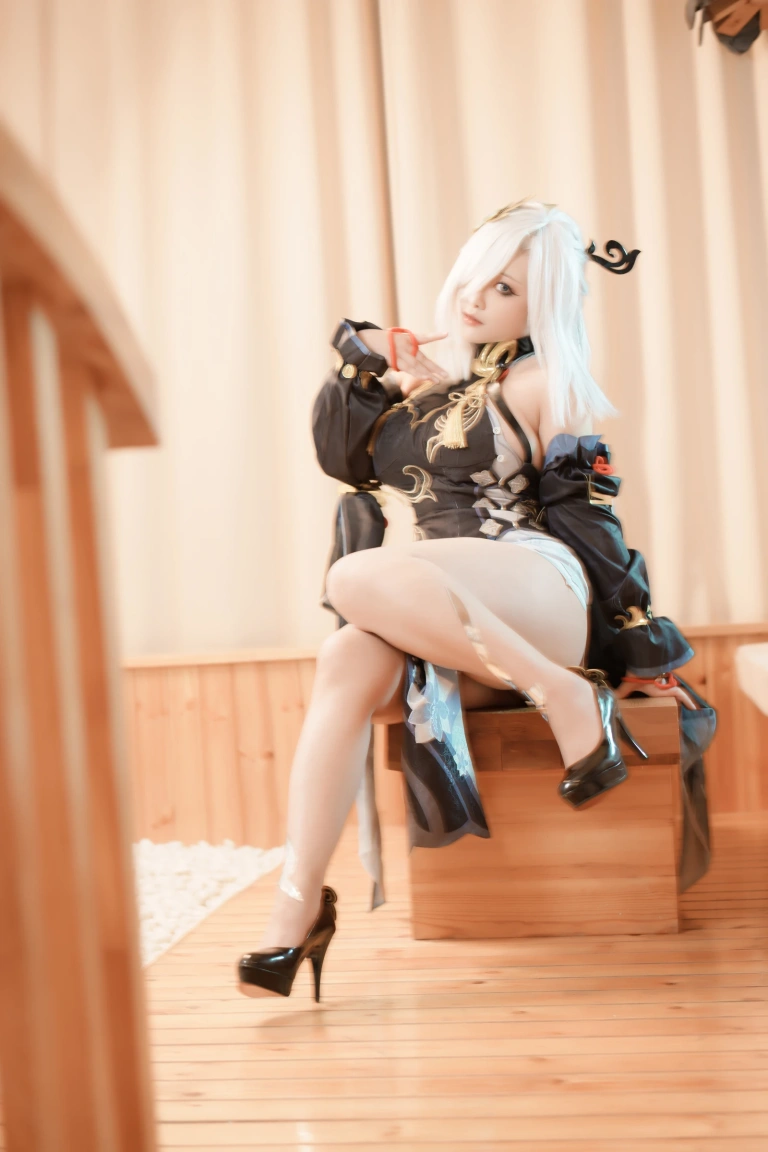 洛璃LoLiSAMA《申鹤》主题写真：83张全套美图，含1个视频