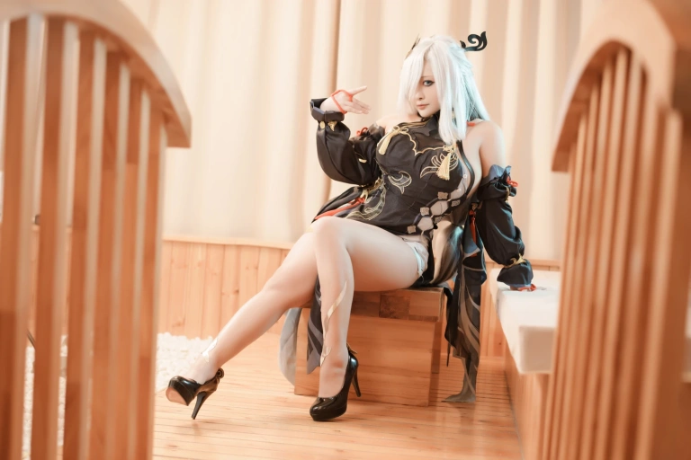 洛璃LoLiSAMA《申鹤》主题写真：83张全套美图，含1个视频