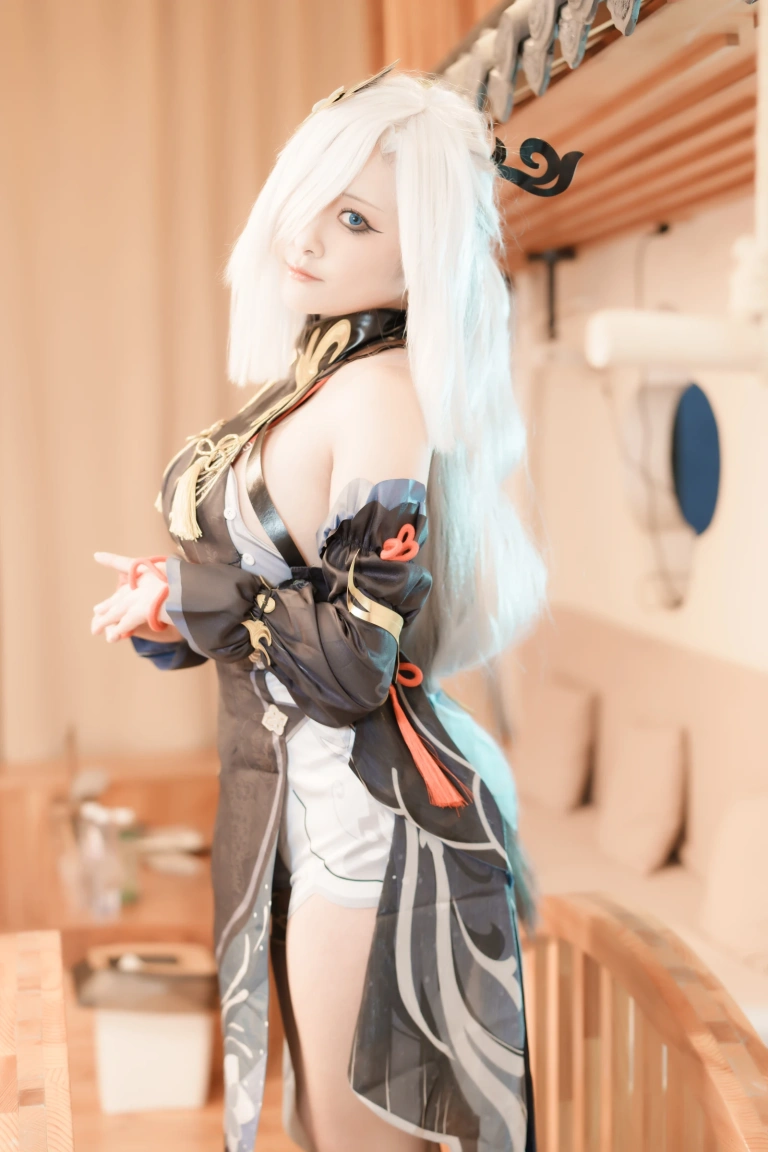洛璃LoLiSAMA《申鹤》主题写真：83张全套美图，含1个视频