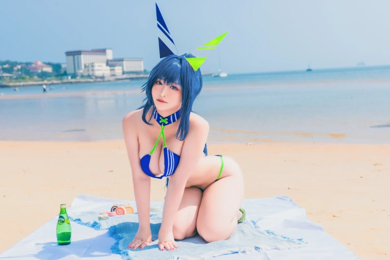 洛璃LoLiSAMA《热恋的盛夏 花园泳装》主题写真：66张全套美图