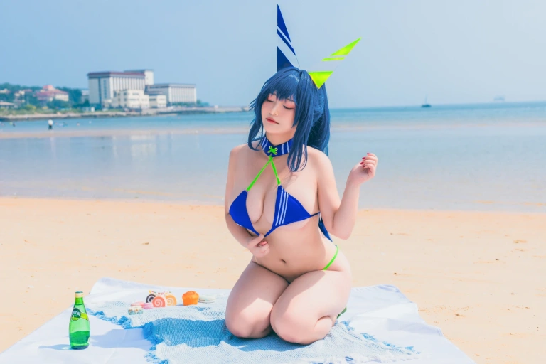 洛璃LoLiSAMA《热恋的盛夏 花园泳装》主题写真：66张全套美图
