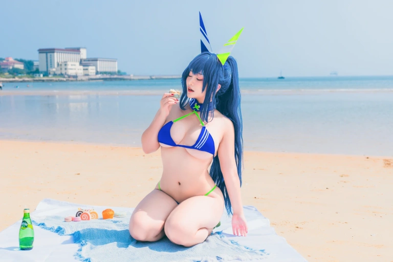 洛璃LoLiSAMA《热恋的盛夏 花园泳装》主题写真：66张全套美图