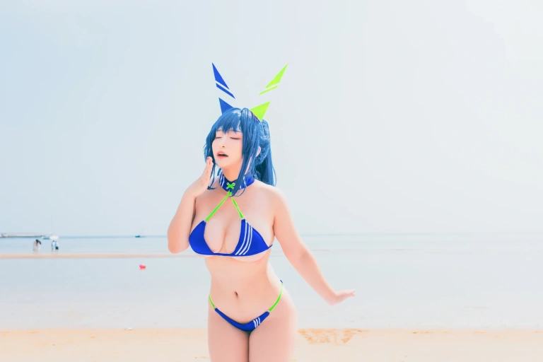 洛璃LoLiSAMA《热恋的盛夏 花园泳装》主题写真：66张全套美图