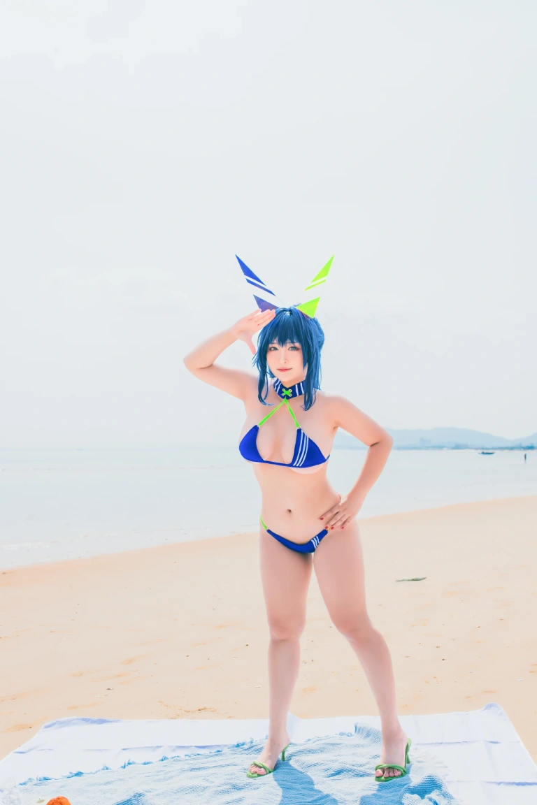 洛璃LoLiSAMA《热恋的盛夏 花园泳装》主题写真：66张全套美图