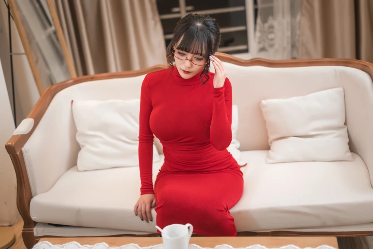 洛璃LoLiSAMA《隔壁太太》主题写真：113张全套美图