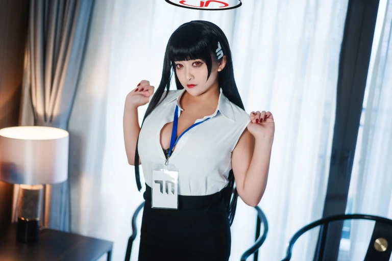 洛璃LoLiSAMA《蔚蓝档案 莉音》主题写真：72张全套美图，含1个视频