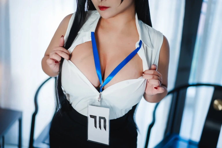 洛璃LoLiSAMA《蔚蓝档案 莉音》主题写真：72张全套美图，含1个视频