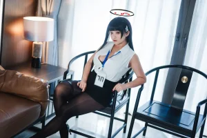 洛璃LoLiSAMA《蔚蓝档案 莉音》主题写真：72张全套美图，含1个视频