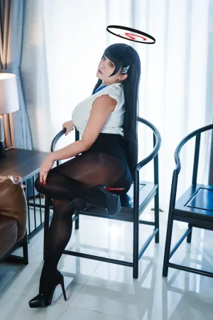 洛璃LoLiSAMA《蔚蓝档案 莉音》主题写真：72张全套美图，含1个视频