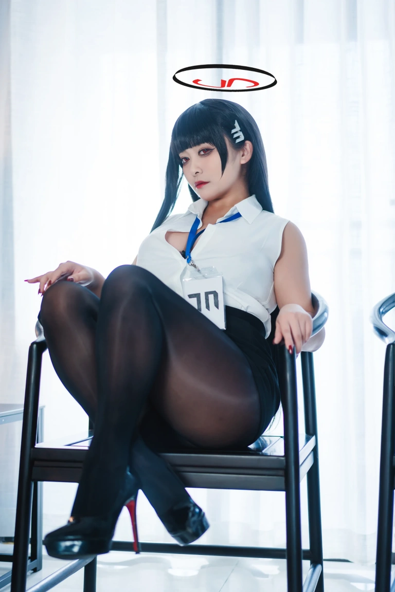 洛璃LoLiSAMA《蔚蓝档案 莉音》主题写真：72张全套美图，含1个视频