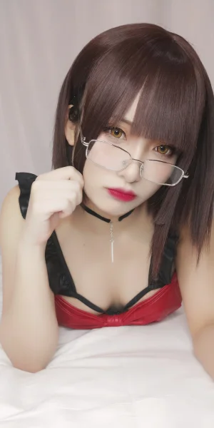 洛璃LoLiSAMA《红色蝴蝶结妹妹》主题写真：99张全套美图，含7个视频