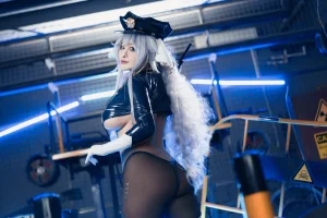 洛璃LoLiSAMA《碧蓝航线 信浓同人女警》主题写真：80张全套美图