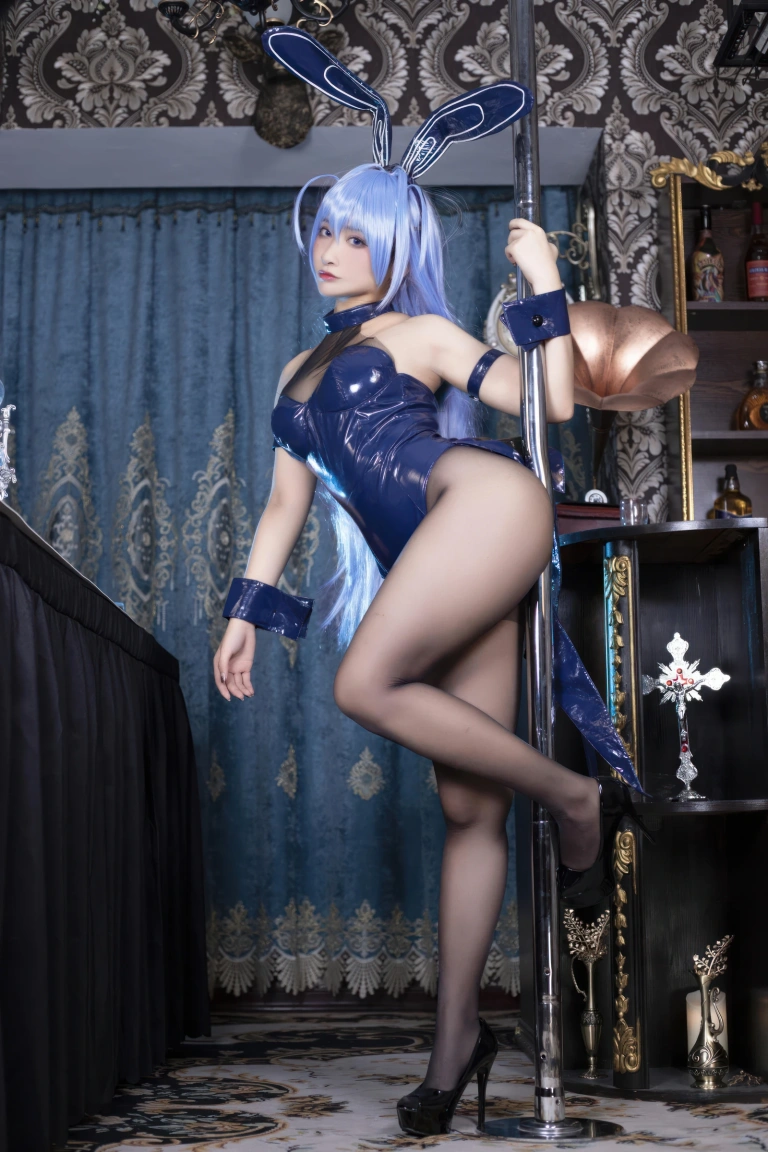 洛璃LoLiSAMA《碧蓝航线 花园兔女郎》主题写真：52张全套美图