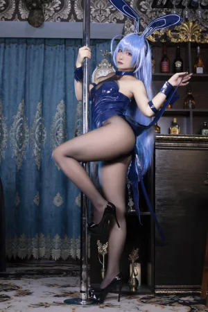 洛璃LoLiSAMA《碧蓝航线 花园兔女郎》主题写真：52张全套美图